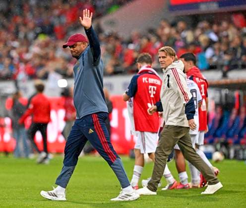18.08.2026, Fussball Bundesliga 2026 2027, Testspiel, 1.FC Heidenheim - FC Bayern München, in der Voith-Arena Heidenheim, v.l. Trainer Vincent Kompany (FC Bayern München) und Sportdirektor Christoph Freund (Bayern München) *** August 18, 2026, 2026–2027 Bundesliga, Friendly Match, 1. FC Heidenheim vs. FC Bayern Munich, at the Voith Arena in Heidenheim; from left: Coach Vincent Kompany of FC Bayern Munich and Sporting Director Christoph Freund of Bayern Munich