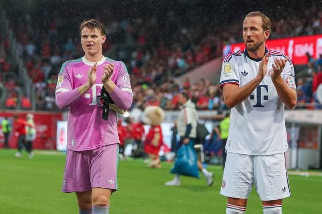 Jonas Urbig 40 (FC Bayern Muenchen) und Harry Kane 9 (FC Bayern Muenchen) danken den Fans fuer die Unterstuetzung Support nach Spielende, 1. FC Heidenheim 1846 vs. FC Bayern Muenchen, Fussball, Maenner, Bundesliga, Freundschaftsspiel, Friendly Match, Saison 2026 2027, 18.08.2026 DFB regulations prohibit any use of photographs as image sequences and or quasi-video Heidenheim Baden-Wuerttemberg Deutschland *** Jonas Urbig (40), FC Bayern Munich, and Harry Kane (9), FC Bayern Munich, thank the fans for their support after the game, 1 FC Heidenheim 1846 vs. FC Bayern Munich, soccer, Men, Bundesliga, Friendly Match, 2026–2027 Season, August 18, 2026. DFB regulations prohibit any use of photographs as image sequences and or quasi-video. Heidenheim, Baden-Württemberg, Germany Copyright: xkolbert-press MartinxAgüerax
