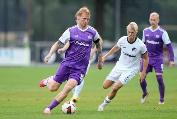 18.08.2026, Getränke Hoffmann Stadion, Spelle, GER, 2. Liga und Oberliga: Testspiel SC Spelle-Venhaus vs VfL Osnabrück, Bjarke Jacobsen (VfL Osnabrück 15) vs Matteo Eichelmeyer (Spelle 18) DFL REGULATIONS PROHIBIT ANY USE OF PHOTOGRAPHS AS IMAGE SEQUENCES AND OR QUASI-VIDEO. Spelle Niedersachsen Getränke Hoffmann Stadion *** August 18, 2026, Getränke Hoffmann Stadium, Spelle, GER, 2. Liga and Oberliga Friendly Match: SC Spelle Venhaus vs. VfL Osnabrück, Bjarke Jacobsen (VfL Osnabrück 15) vs. Matteo Eichelmeyer (Spelle 18). DFL regulations prohibit any use of photographs as image sequences and or quasi-video. Spelle, Lower Saxony, Getränke Hoffmann Stadium