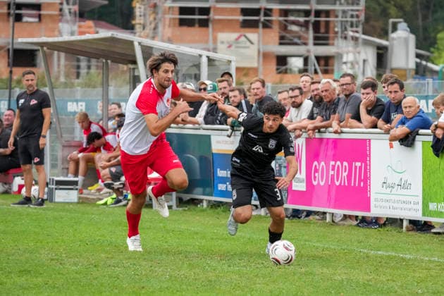 Zweikampf zwischen Moritz Jeggle (TSV Berg, 5) und Alexandre Nogueira Azevedo (SSV Ulm 1846 Fussball, 3), GER, TSV Berg vs. SSV Ulm 1846 Fussball, Fussball, WFV Pokal, 3. Runde, Spielzeit 2026 2027, 18.08.26 GER, TSV Berg vs. SSV Ulm 1846 Fussball, Fussball, WFV Pokal, 3. Runde, Spielzeit 2026 2027, 18.08.26 Berg *** Head-to-head between Moritz Jeggle (TSV Berg, 5) and Alexandre Nogueira Azevedo (SSV Ulm 1846 Soccer, 3), GER, TSV Berg vs. SSV Ulm 1846 Soccer, Soccer, WFV Cup, Round 3, 2026–2027 season, August 18, 2026, GER, TSV Berg vs. SSV Ulm 1846 Soccer, Soccer, WFV Cup, Round 3, 2026–2027 season, August 18, 2026, Berg Copyright: xEibner-Pressefoto MaximilianxRistx EP_MRT