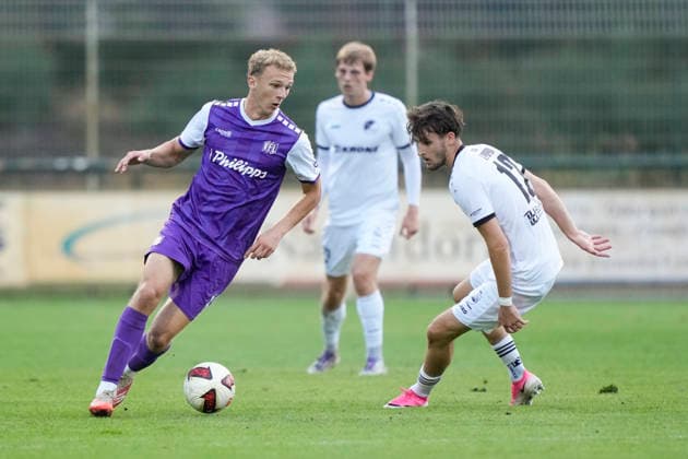 18.08.2026, Getränke Hoffmann Stadion, Spelle, GER, 2. Liga und Oberliga: Testspiel SC Spelle-Venhaus vs VfL Osnabrück, Leon Opitz (VfL Osnabrück 19) vs Jan Popov (Spelle 12) DFL REGULATIONS PROHIBIT ANY USE OF PHOTOGRAPHS AS IMAGE SEQUENCES AND OR QUASI-VIDEO. Spelle Niedersachsen Getränke Hoffmann Stadion *** August 18, 2026, Getränke Hoffmann Stadium, Spelle, GER, 2nd Division and Oberliga Friendly Match: SC Spelle Venhaus vs. VfL Osnabrück, Leon Opitz (VfL Osnabrück 19) vs. Jan Popov (Spelle 12) DFL regulations prohibit any use of photographs as image sequences and or quasi-video. Spelle, Lower Saxony, Getränke Hoffmann Stadium