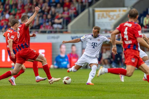 Torchance Harry Kane (FC Bayern Muenchen, 09) Jan Schoeppner (1.FC Heidenheim, 03) und Benedikt Gimber (1.FC Heidenheim, 05) versuchen zu blocken, GER, 1. FC Heidenheim vs. FC Bayern Muenchen, Fußball, Testspiel, 2026 2027, 18.08.2026, DFL DFB REGULATIONS PROHIBIT ANY USE OF PHOTOGRAPHS AS IMAGE SEQUENCES AND OR QUASI-VIDEO, GER, 1. FC Heidenheim vs. FC Bayern Muenchen, Fußball, Testspiel, 2026 2027, 18.08.2026 Heidenheim *** Goal opportunity: Harry Kane (FC Bayern Munich), Jan Schoeppner (1. FC Heidenheim), 09, and Benedikt Gimber (1. FC Heidenheim), 05, try to block the shot, GER, 1 FC Heidenheim vs. FC Bayern Munich, soccer, friendly match, 2026–2027, Aug. 18, 2026, DFL and DFB regulations prohibit any use of photographs as image sequences and or quasi-video, GER, 1 FC Heidenheim vs. FC Bayern Munich, soccer, friendly match, 2026–2027, August 18, 2026, Heidenheim Copyright: xEibner-Pressefoto JanixPlessx EP_JPL