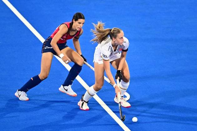 Spain v Belgium - FIH Hockey World Cup 2026 WAVRE, BELGIUM - AUGUST 18 : Lisa Moors of Belgium and Petchame Estel of Spain battle for the ball during the FIH Hockey World Cup 2026 first phase group pool C match between Spain and Belgium on August 18, 2026 in Wavre, Belgium, 18 08 2026 Wavre Belgium  Copyright: xPeterxDexVoechtx