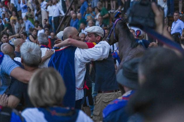 August 18, 2026, Siena, Toscana, italia: The Nicchio Contrada wins the Palio with the horse Teodoro and jockey Giovanni Atzeni, known as Tittia, during the Siena Palio held on August 18, 2026, in Siena s Piazza del Campo. Palio Of Siena Of August 18, 2026  - ZUMAs236 20260818_aap_s236_012 Copyright: xFabioxSassox