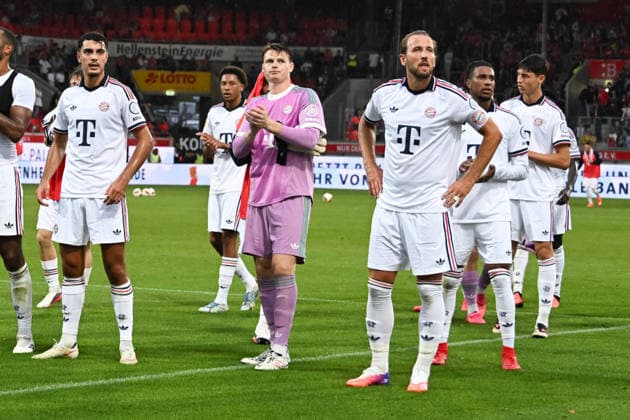 18.08.2026, xsltx, Fussball Testspiel, 1.FC Heidenheim - FC Bayern München v.l. Dank an die Fans vom FCB-Team (DFL DFB REGULATIONS PROHIBIT ANY USE OF PHOTOGRAPHS as IMAGE SEQUENCES and or QUASI-VIDEO) *** August 18, 2026, xsltx, soccer exhibition match, 1. FC Heidenheim vs. FC Bayern Munich. Thanks to the FCB fans. DFL DFB REGULATIONS PROHIBIT ANY USE OF PHOTOGRAPHS AS IMAGE SEQUENCES AND OR QUASI-VIDEO