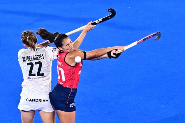 Spain v Belgium - FIH Hockey World Cup 2026 WAVRE, BELGIUM - AUGUST 18 : Stephanie Vanden Borre of Belgium and Keenan Sofia of Spain battle for the ball during the FIH Hockey World Cup 2026 first phase group pool C match between Spain and Belgium on August 18, 2026 in Wavre, Belgium, 18 08 2026 Wavre Belgium  Copyright: xPeterxDexVoechtx