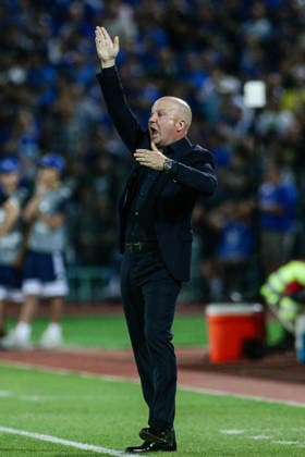 IPA87602986 - AEK s head coach in action during the Champions League playoff match between PFC Levski Sofia and AEK Athens FC at Vasil Levski Stadium in Sofia, Bulgaria, on August 18, 2026  Copyright: xIvanxSxIvanov IPAxSportx xx 87602986