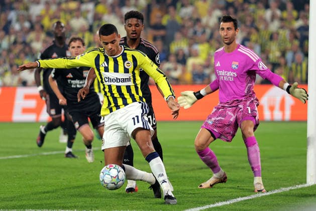 2026-08-18 Fenerbahce v Olympique Lyonnais - UEFA Champions League 2026 27 Play-Offs First Leg ISTANBUL, TURKEY - AUGUST 18: Mason Greenwood of Fenerbahce, Abner Vinicius of Olympique Lyonnais, Dominik Greif of Olympique Lyonnais during the UEFA Champions League 2026 27 Play-Offs First Leg match between Fenerbahce and Olympique Lyonnais at Sukru Saracoglu Stadium on August 18, 2026 in Istanbul, Turkey. (Photo by BSR Agency) Istanbul Turkey Content not available for redistribution in The Netherlands directly or indirectly through any third parties. Copyright: xBSRxAgencyx