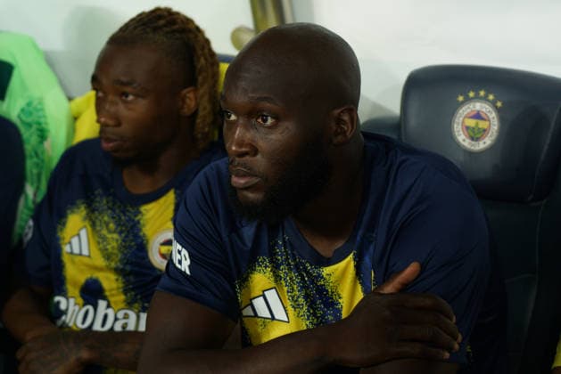 August 18, 2026, Kadikoy, Istanbul, Turkey: Romelu Lukaku (C) of Fenerbahce looks on before the UEFA Champions League play-off round match between Fenerbahce and Olympique Lyonnais at the Chobani Stadium, Fenerbahce Sukru Saracoglu Sports Complex in Istanbul, Turkey, on August 18, 2026. Kadikoy Turkey - ZUMAu194 20260818_zip_u194_014 Copyright: xTolgaxUluturkx