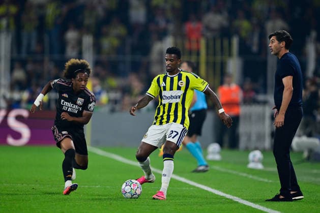 Fenerbahce v Olympique Lyonnais - UEFA Champions League ISTANBUL, TURKIYE - AUGUST 18: Nelson Semedo of Fenerbahce in action against Malick Fofana of Olympique Lyonnais during UEFA Champions League play-off round first leg match between Fenerbahce and Olympique Lyonnais at Chobani Stadium in Istanbul, Turkiye on August 18, 2026. Cem Tekkesinoglu Anadolu Istanbul Turkey. Editorial use only. Please get in touch for any other usage.  Copyright: x2026xAnadoluxCemxTekkesinoglux