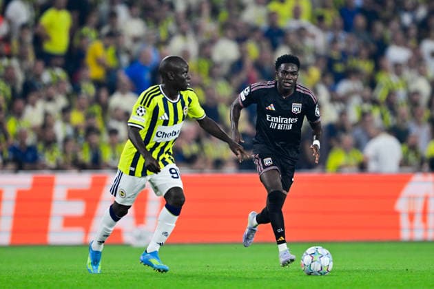 Fenerbahce v Olympique Lyonnais - UEFA Champions League ISTANBUL, TURKIYE - AUGUST 18: N Golo Kante (91) of Fenerbahce in action against Ernest Nuamah of Olympique Lyonnais during UEFA Champions League play-off round first leg match between Fenerbahce and Olympique Lyonnais at Chobani Stadium in Istanbul, Turkiye on August 18, 2026. Cem Tekkesinoglu Anadolu Istanbul Turkey. Editorial use only. Please get in touch for any other usage.  Copyright: x2026xAnadoluxCemxTekkesinoglux