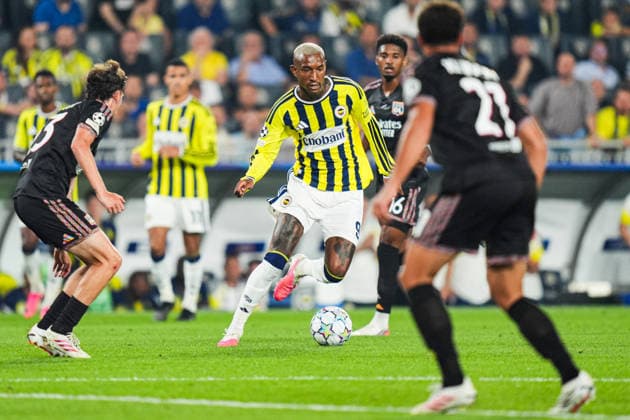 Fenerbahce v Olympique Lyonnais - UEFA Champions League ISTANBUL, TURKIYE - AUGUST 18: Talisca (9) of Fenerbahce in action against Ruben Kluivert (21) of Olympique Lyonnais during the UEFA Champions League play-off round first leg match between Fenerbahce and Olympique Lyonnais at Chobani Stadium in Istanbul, Turkiye on August 18, 2026. Cemal Yurttas Anadolu Istanbul Turkey. Editorial use only. Please get in touch for any other usage.  Copyright: x2026xAnadoluxCemalxYurttasx