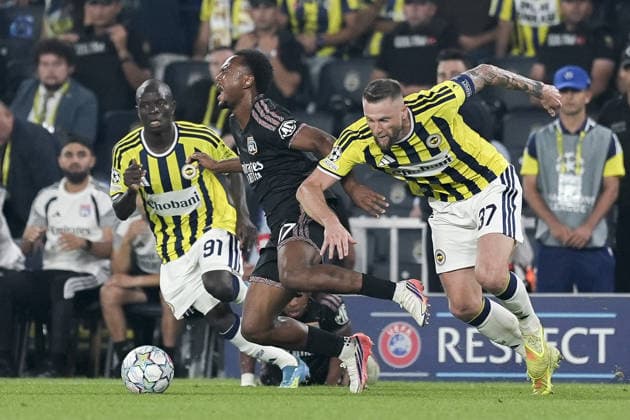 Fenerbahce v Olympique Lyonnais - UEFA Champions League ISTANBUL, TURKIYE - AUGUST 18: Milan Skriniar (37) of Fenerbahce in action against Lois Openda (C) of Olympique Lyonnais during UEFA Champions League play-off round first leg match between Fenerbahce and Olympique Lyonnais at Chobani Stadium in Istanbul, Turkiye on August 18, 2026. Arife Karakum Anadolu Istanbul Turkey. Editorial use only. Please get in touch for any other usage.  Copyright: x2026xAnadoluxArifexKarakumx