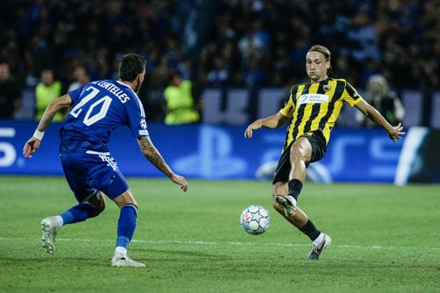IPA87603914 - AEK s Lovro Majer in action against Levski s Alex Centelles during the Champions League playoff match between PFC Levski Sofia and AEK Athens FC at Vasil Levski Stadium in Sofia, Bulgaria, on August 18, 2026  Copyright: xIvanxSxIvanov IPAxSportx xx 87603914