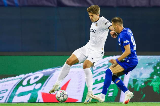 Champions League qualification, playoff: Dinamo Zagreb-Viking Zagreb 20260818. Dinamo Zagreb s Mislav Orsic and Viking s Henrik Heggheim during the Champions League qualifying playoff match between Dinamo Zagreb and Viking at Maksimir Stadium. Photo: Nikola Krstic NTB Zagreb Croatia EDITORIAL USE ONLY. RESTRICTED USE FOR BETTING COMPANIES Ref:_SPOxGRNaYnL8yU.jpg *** Champions League Qualification, playoff Dinamo Zagreb vs. Viking Zagreb 20260818 Dinamo Zagreb’s Mislav Orsic and Viking’s Henrik Heggheim during the Champions League qualifying playoff match between Dinamo Zagreb and Viking at Maksimir Stadium Photo Nikola Krstic NTB Zagreb Croatia EDITORIAL USE ONLY RESTRICTED USE BY BETTING COMPANIES  Copyright: xNikolaxKrsticx xNTBx