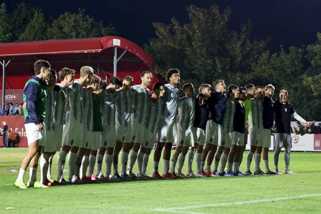 18.08.2026, Herren, Fussball, Saison 2026 2027, Regionalliga Bayern, 5. Spieltag: TSV Aubstadt - TSV 1860 Muenchen Der TSV 1860 München bejubelt den Auswärtssieg vor den eigenen Fans Sulzfeld Schulstadion Aubstadt (NGN Arena) Bayern Deutschland *** August 18, 2026, Men s, Soccer, 2026–2027 Season, Bavarian Regional League, Matchday 5: TSV Aubstadt vs. TSV 1860 Munich. TSV 1860 Munich celebrates the away victory in front of its own fans at Sulzfeld Schulstadion, Aubstadt, NGN Arena, Bavaria, Germany