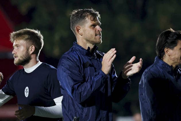 18.08.2026, Herren, Fussball, Saison 2026 2027, Regionalliga Bayern, 5. Spieltag: TSV Aubstadt - TSV 1860 Muenchen Applaudiert den Fans, Florian Niederlechner ( 7, TSV 1860 München) Sulzfeld Schulstadion Aubstadt (NGN Arena) Bayern Deutschland *** August 18, 2026, Men s, Soccer, 2026–2027 season, Bavarian Regional League, Matchday 5: TSV Aubstadt vs. TSV 1860 Munich; the players applaud the fans; Florian Niederlechner 7; TSV 1860 Munich; Sulzfeld; Schulstadion Aubstadt; NGN Arena; Bavaria; Germany