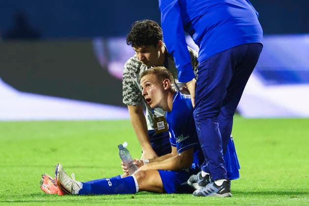 Champions League-kvalifisering, playoff: Dinamo Zagreb-Viking Zagreb 20260818. Dinamo Zagrebs Luka Stojkovic nede med skade etter en duell med Vikings Joe Bell under playoff-kampen i Champions League-kvalifiseringen mellom Dinamo Zagreb og Viking pa Maksimir stadion. Foto: Nikola Krstic NTB Zagreb Kroatia EDITORIAL USE ONLY. RESTRICTED USE FOR BETTING COMPANIES Ref:_SPOwTpOp-4WzEo.jpg *** Champions League Qualifying, Playoff: Dinamo Zagreb vs. Viking Zagreb, August 18, 2026. Dinamo Zagreb’s Luka Stojkovic is down with an injury after a collision with Viking’s Joe Bell during the Champions League qualifying playoff match between Dinamo Zagreb and Viking at Maksimir Stadium. Photo: Nikola Krstic, NTB, Zagreb Croatia EDITORIAL USE ONLY RESTRICTED USE FOR BETTING COMPANIES  Copyright: xNikolaxKrsticx xNTBx