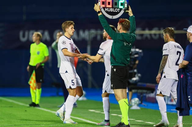 Champions League-kvalifisering, playoff: Dinamo Zagreb-Viking Zagreb 20260818. Vikings Henrik Heggheim byttes ut med Sondre Bjorshol under playoff-kampen i Champions League-kvalifiseringen mellom Dinamo Zagreb og Viking pa Maksimir stadion. Foto: Nikola Krstic NTB Zagreb Kroatia EDITORIAL USE ONLY. RESTRICTED USE FOR BETTING COMPANIES Ref:_SPOx3bZ4shsEYw.jpg *** Champions League Qualifying, Playoff: Dinamo Zagreb vs. Viking Zagreb 20260818 Viking’s Henrik Heggheim is substituted for Sondre Bjorshol during the Champions League qualifying playoff match between Dinamo Zagreb and Viking at Maksimir Stadium. Photo: Nikola Krstic, NTB, Zagreb, Croatia. EDITORIAL USE ONLY. RESTRICTEDRICTED USE FOR BETTING COMPANIES  Copyright: xNikolaxKrsticx xNTBx