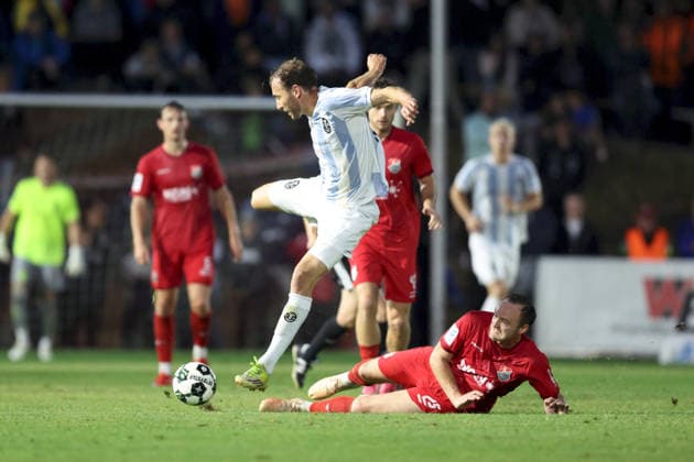 18.08.2026, Herren, Fussball, Saison 2026 2027, Regionalliga Bayern, 5. Spieltag: TSV Aubstadt - TSV 1860 Muenchen Michael Eberwein ( 13, TSV 1860 München) und Marco Nickel ( 29, TSV Aubstadt) Sulzfeld Schulstadion Aubstadt (NGN Arena) Bayern Deutschland *** August 18, 2026, Men s Soccer, 2026–2027 Season, Bavarian Regional League, Matchday 5: TSV Aubstadt vs. TSV 1860 Munich, Michael Eberwein 13, TSV 1860 Munich and Marco Nickel 29, TSV Aubstadt Sulzfeld, Schulstadion Aubstadt, NGN Arena, Bavaria, Germany
