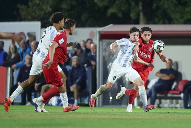 18.08.2026, Herren, Fussball, Saison 2026 2027, Regionalliga Bayern, 5. Spieltag: TSV Aubstadt - TSV 1860 Muenchen Lance Fiedler ( 47, TSV 1860 München) und Severo Sturm ( 11, TSV Aubstadt) Sulzfeld Schulstadion Aubstadt (NGN Arena) Bayern Deutschland *** August 18, 2026, Men s Soccer, 2026–2027 Season, Bavarian Regional League, Matchday 5: TSV Aubstadt vs. TSV 1860 Munich, Lance Fiedler 47, TSV 1860 Munich and Severo Sturm 11, TSV Aubstadt Sulzfeld, Schulstadion Aubstadt, NGN Arena, Bavaria, Germany
