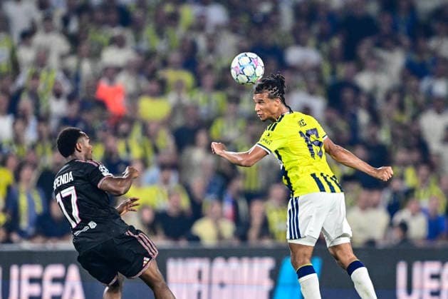 Fenerbahce v Olympique Lyonnais - UEFA Champions League ISTANBUL, TURKIYE - AUGUST 18: Nathan Ake of Fenerbahce in action against Lois Openda of Olympique Lyonnais during the UEFA Champions League play-off round first-leg match between Fenerbahce and Olympique Lyonnais at Chobani Stadium in Istanbul, Turkiye on August 18, 2026. Cem Tekkesinoglu Anadolu Istanbul Turkey. Editorial use only. Please get in touch for any other usage.  Copyright: x2026xAnadoluxCemxTekkesinoglux