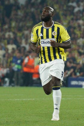August 19, 2026, Kadikoy, Istanbul, Turkey: Romelu Lukaku (C) of Fenerbahce looks on during the UEFA Champions League play-off round match between Fenerbahce and Olympique Lyonnais at the Chobani Stadium, Fenerbahce Sukru Saracoglu Sports Complex in Istanbul, Turkey, on August 18, 2026. Kadikoy Turkey - ZUMAu194 20260819_zip_u194_002 Copyright: xTolgaxUluturkx