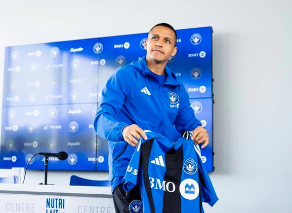 August 18, 2026, Montreal, Pq, Canada: CF MontrealöÄÃ s Alexis Sanchez (10) holds his jersey up during a news conference in Montreal on Tuesday, August 18, 2026. Canada News - August 18, 2026  - ZUMAc35_ 20260818_zaf_c35_006 Copyright: xChristopherxKatsarovx