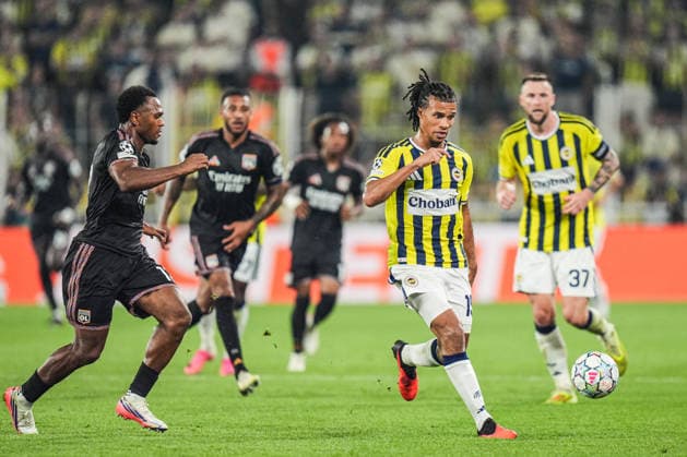 Fenerbahce v Olympique Lyonnais - UEFA Champions League ISTANBUL, TURKIYE - AUGUST 18: Nathan Ake of Fenerbahce in action against Moussa Niakhate of Olympique Lyonnais during the UEFA Champions League play-off round first-leg match between Fenerbahce and Olympique Lyonnais at Chobani Stadium on August 18, 2026, in Istanbul, Turkiye. Cemal Yurttas Anadolu Istanbul Turkey. Editorial use only. Please get in touch for any other usage.  Copyright: x2026xAnadoluxCemalxYurttasx