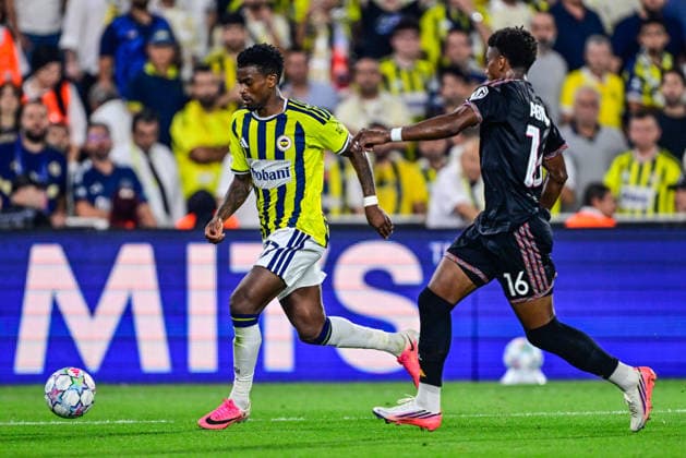 Fenerbahce v Olympique Lyonnais - UEFA Champions League ISTANBUL, TURKIYE - AUGUST 18: Nelson Semedo of Fenerbahce in action against Abner Vinicius during the UEFA Champions League play-off round first-leg match between Fenerbahce and Olympique Lyonnais at Chobani Stadium on August 18, 2026, in Istanbul, Turkiye. Cem Tekkesinoglu Anadolu Istanbul Turkey. Editorial use only. Please get in touch for any other usage.  Copyright: x2026xAnadoluxCemxTekkesinoglux