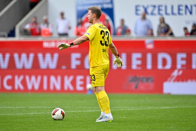 Torwart Thomas Daehne 1. FC Heidenheim 1846 FCH (33) Gestik Geste 1. FC Heidenheim 1846 FCH vs FC Bayern Muenchen FCB TESTSPIEL 18.08.2026 DFL REGULATIONS PROHIBIT ANY USE OF PHOTOGRAPHS AS IMAGE SEQUENCES AND OR QUASI-VIDEO 1. FC Heidenheim 1846 FCH vs FC Bayern Muenchen FCB TESTSPIEL *** Goalkeeper Thomas Daehne, 1 FC Heidenheim 1846 (FCH) 33, Gesture, 1 FC Heidenheim 1846 (FCH) vs. FC Bayern Munich (FCB), Friendly Match, August 18, 2026. DFL regulations prohibit any use of PHOTOGRAPHS AS IMAGE SEQUENCES AND OR QUASI-VIDEO 1 FC Heidenheim 1846 FCH vs. FC Bayern Munich FCB FRIENDLY MATCH