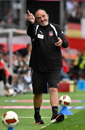 Trainer Coach Frank Schmidt 1. FC Heidenheim 1846 FCH Gestik Geste am Spielfeldrand 1. FC Heidenheim 1846 FCH vs FC Bayern Muenchen FCB TESTSPIEL 18.08.2026 DFL REGULATIONS PROHIBIT ANY USE OF PHOTOGRAPHS AS IMAGE SEQUENCES AND OR QUASI-VIDEO 1. FC Heidenheim 1846 FCH vs FC Bayern Muenchen FCB TESTSPIEL *** Coach Frank Schmidt, 1 FC Heidenheim 1846 (FCH), gesturing on the sidelines; 1 FC Heidenheim 1846 (FCH) vs. FC Bayern Munich (FCB), friendly match, August 18, 2026. DFL regulations prohibit any use of PHOTOGRAPHS AS IMAGE SEQUENCES AND OR QUASI-VIDEO 1 FC Heidenheim 1846 FCH vs. FC Bayern Munich FCB Friendly Match