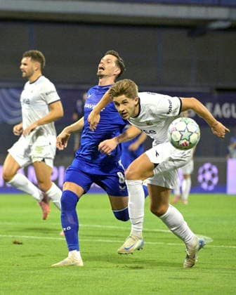 Zagreb, Croatia, 180826. Maksimir Stadium. Players Miha Zajc and Henrik Heggheim at the UEFA Champions League play-off first leg, Dinamo vs. Viking. Photo: Ronald Gorsic CROPIX Copyright: xxRonaldxGorsicx xCROPIXx dinamo_viking44-180826