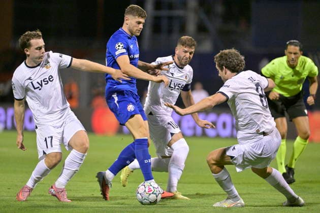 Zagreb, Croatia, 180826. Maksimir Stadium. Players Edvin Austbo, Moris Valincic and Zlatko Tripic at the UEFA Champions League play-off first leg, Dinamo vs. Viking. Photo: Ronald Gorsic CROPIX Copyright: xxRonaldxGorsicx xCROPIXx dinamo_viking49-180826