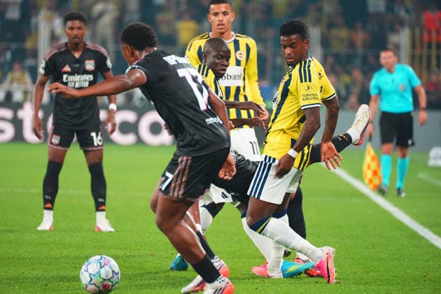 ISTANBUL, TURKEY - AUGUST 18: N Golo Kante , Nelson Semedo (27) of Fenerbahce SK and Lois Openda (17) , Malick Fofana of Lyon battle for the ball during the UEFA Champions League 2026 27 Play-off round first leg match between Fenerbahce SK and Lyon at Fenerbahce Chobani Stadiumi on August 18, 2026 in Istanbul, Turkey. Istanbul Kadikoy Turkey Copyright: xSeskimphotox Fenerbahce-Lyon-180126 (38)