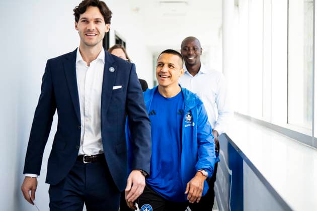 August 18, 2026, Montreal, Pq, Canada: CF MontrealöÄÃ s Alexis Sanchez, centre right, arrives alongside CEO of CF Montreal Gabriel Gervais, left, to a news conference in Montreal on Tuesday, August 18, 2026. Canada News - August 18, 2026  - ZUMAc35_ 20260818_zaf_c35_007 Copyright: xChristopherxKatsarovx