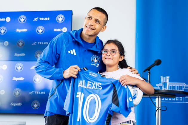August 18, 2026, Montreal, Pq, Canada: CF MontrealöÄÃ s Alexis Sanchez (10) gives his jersey to eight-year old Victoria Gonzalez during a news conference in Montreal on Tuesday, August 18, 2026. Canada News - August 18, 2026  - ZUMAc35_ 20260818_zaf_c35_008 Copyright: xChristopherxKatsarovx