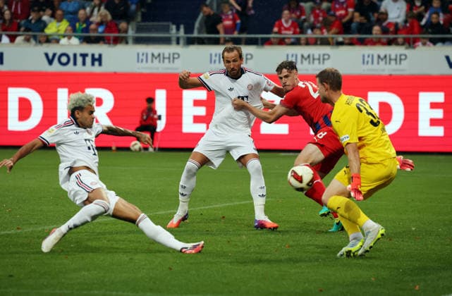 18.08.26 1. FC Heidenheim - FC Bayern München Deutschland, Heidenheim, 18.08.2026, Fussball, Bundesliga, Saison 2026 2027, Testspiel, 1. FC Heidenheim - FC Bayern München: Luis Diaz (FC Bayern München); Tor 2:3 Diaz. *** August 18, 2026, 1 FC Heidenheim vs. FC Bayern Munich, Germany, Heidenheim, August 18, 2026, Soccer, Bundesliga, 2026–2027 season, Friendly, 1 FC Heidenheim vs. FC Bayern Munich, Luis Díaz, FC Bayern Munich, Goal 2–3, Díaz