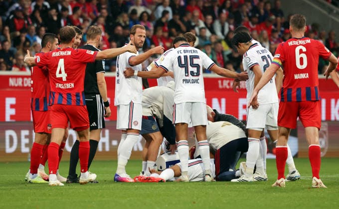 18.08.26 1. FC Heidenheim - FC Bayern München Deutschland, Heidenheim, 18.08.2026, Fussball, Bundesliga, Saison 2026 2027, Testspiel, 1. FC Heidenheim - FC Bayern München: Jamal Musiala (FC Bayern München); Verletzung. *** August 18, 2026 1 FC Heidenheim vs. FC Bayern Munich Germany, Heidenheim, August 18, 2026, Soccer, Bundesliga, 2026–2027 Season, Friendly Match, 1 FC Heidenheim vs. FC Bayern Munich, Jamal Musiala, FC Bayern Munich, Injury