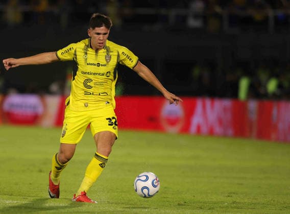 ASUNCION, PARAGUAY - AUGUST 18: Lucas Monzon of Recoleta FC controls ball during the CONMEBOL Sudamericana 2026 Round of 16 second leg match between Deportivo Recoleta and Boca Juniors at Estadio Defensores del Chaco on August 18, 2026 in Asuncion, Paraguay. Recoleta FC vs. Boca Juniors - CONMEBOL Sudamericana 2026 Round of 16 second leg Copyright: xSebastianxFrejx
