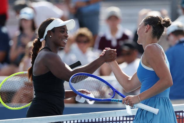 August 18, 2026, Mason, Ohio, USA: MARTA KOSTYUK of Ukraine and SLOANE STEPHENS of USA after the match in the third round of tennis tournament WTA, Tennis Damen 1000 Cincinnati Open in Mason, USA. Kostyuk won 7:5, 7:5. Mason USA - ZUMAc278 20260818_zsp_c278_044 Copyright: xMarcinxCholewinskix