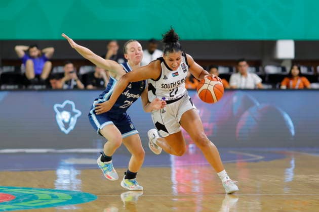 FIBA Women s Olympic Pre-Qualifying Tournament 2026 - South Sudan vs Argentina Moira Joiner (R) of South Sudan vies for the ball with Olivia Oltmann of Argentina during the Group A game of the FIBA Women s Olympic Pre-Qualifying Tournament 2026 between South Sudan and Argentina in Guadalajara, Mexico, 18 August 2026. GUADALAJARA Mexico  Copyright: xFRANCISCOxGUASCOx