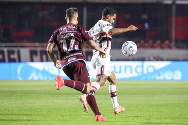 Sao Paulo and Bolivar in the round of 16 of the Copa Sudamericana. Danielzinho of Sao Paulo during the match against Bolivar for the second leg of the round of 16 of the Copa Sudamericana, at the Morumbi stadium, south of Sao Paulo, this Tuesday, August 18, 2026. Sao Paulo Sao Paulo Brasil Copyright: xMarinaxUezimax