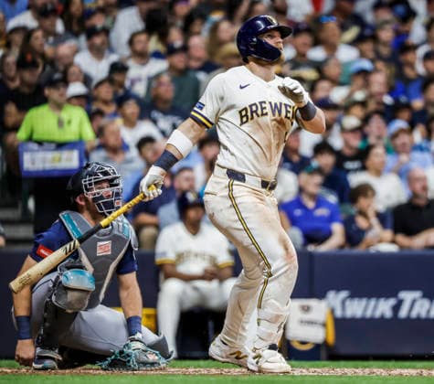 Milwaukee Brewers first baseman Jake Bauers hits a two RBI home run in the sixth inning of the MLB, Baseball Herren, USA game between the Seattle Mariners and the Milwaukee Brewers at American Family Field in Milwaukee, Wisconsin on Tuesday, August 18, 2026.  MIL20260818828 TANNENxMAURY