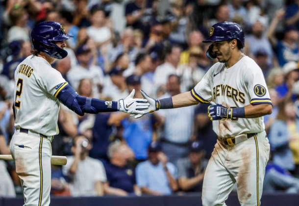 Milwaukee Brewers third baseman David Hamilton (R) celebrates with Milwaukee Brewers second baseman Brice Turang (L) after hitting a three RBI home run in the sixth inning of the MLB, Baseball Herren, USA game between the Seattle Mariners and the Milwaukee Brewers at American Family Field in Milwaukee, Wisconsin on Tuesday, August 18, 2026.  MIL20260818830 TANNENxMAURY