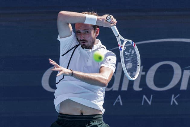 August 18, 2026, Mason, Ohio, U.S: Daniil Medvedev (RUS) hits a forehand shot during TuesdayÃ¢â‚¬â ¢s third round at the Cincinnati Open at the Lindner Family Tennis Center , Mason, Oh. Tennis 2026 - Cincinnati Open ATP, Tennis Herren  - ZUMAs304 20260818_zaf_s304_034 Copyright: xScottxStuartx