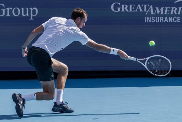 August 18, 2026, Mason, Ohio, U.S: Daniil Medvedev (RUS) hits a backhand shot during TuesdayÃ¢â‚¬â ¢s third round at the Cincinnati Open at the Lindner Family Tennis Center , Mason, Oh. Mason U.S - ZUMAs304 20260818_zaf_s304_043 Copyright: xScottxStuartx