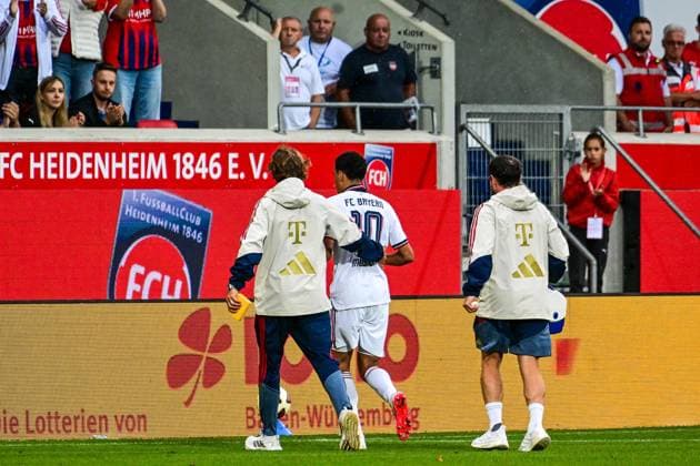 18.08.2026, GER, Fußball, Herren, FSP, 1. FC Heidenheim vs FC Bayern München Jamal Musiala (Bayern Muenchen, 10) verlässt das Spielfeld in Richtung Kabinengang Heidenheim Voith-Arena Baden-Württemberg Deutschland *** August 18, 2026, GER, Soccer, Men s, FSP, 1 FC Heidenheim vs. FC Bayern Munich: Jamal Musiala (Bayern Munich) leaves the field and heads toward the locker room at Heidenheim s Voith Arena in Baden-Württemberg, Germany Copyright: xNordphotox xHafnerx
