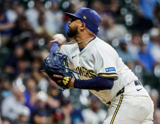 Milwaukee Brewers relief pitcher Grant Anderson throws in the eighth inning of the MLB, Baseball Herren, USA game between the Seattle Mariners and the Milwaukee Brewers at American Family Field in Milwaukee, Wisconsin on Tuesday, August 18, 2026. The Brewers shut out the Mariners 22-0.  MIL20260818834 TANNENxMAURY