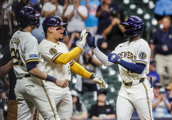 Milwaukee Brewers right fielder Luis Lara celebrates with Milwaukee Brewers designated hitter William Contreras (C) and Milwaukee Brewers designated hitter Christian Yelich (L) after hitting his first major league home run in the eighth inning of the MLB, Baseball Herren, USA game between the Seattle Mariners and the Milwaukee Brewers at American Family Field in Milwaukee, Wisconsin on Tuesday, August 18, 2026. The Brewers shut out the Mariners 22-0.  MIL20260818838 TANNENxMAURY